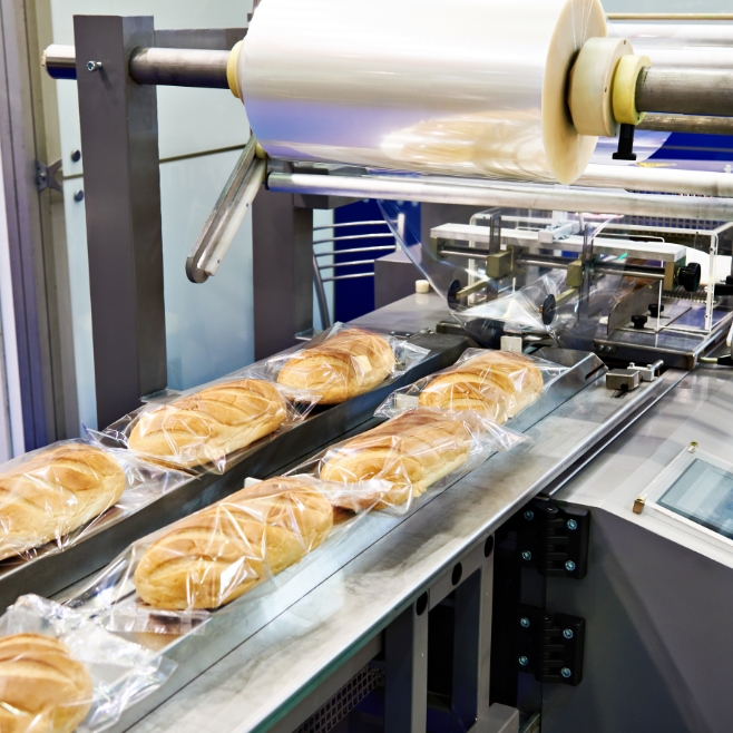Brotverpackungsmaschine in Produktionslinie mit antistatischen L&ouml;sungen